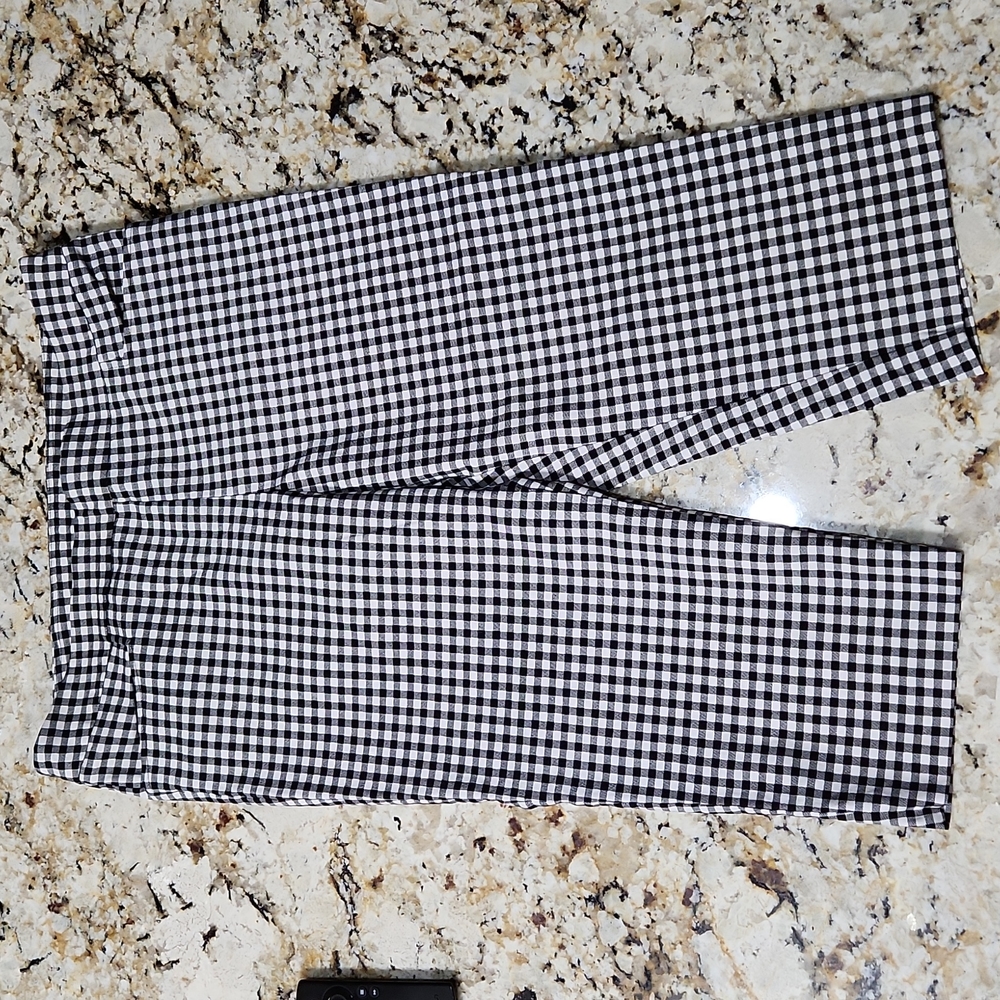 Time and Tru cheeker pattern capris / shorts. Sz 16-18